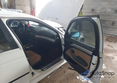 2004 BMW 330Xi from USA, damaged, VIN WBAEW534X4PN32057